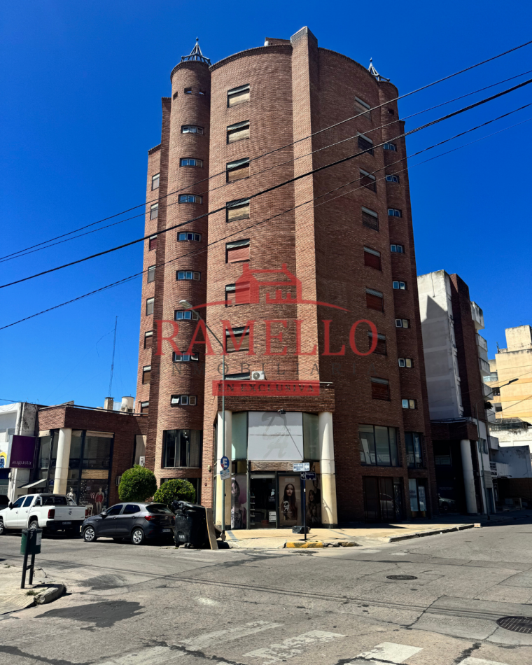 EN VENTA DPTO DE DOS DORMITORIOS CON BALCON - MICROCENTRO 
