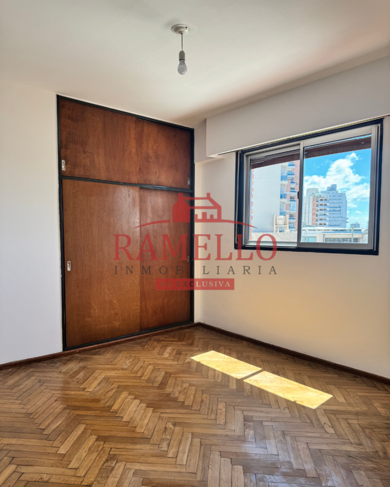EN VENTA DPTO DE DOS DORMITORIOS CON BALCON - MICROCENTRO 