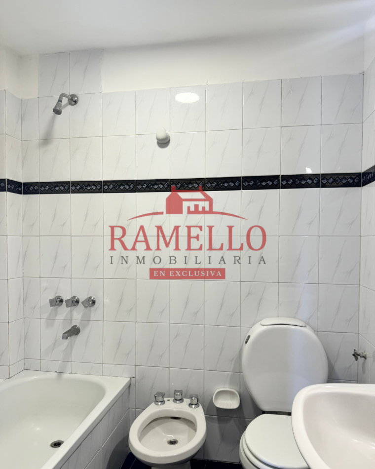EN VENTA DPTO DE DOS DORMITORIOS CON BALCON - MICROCENTRO 