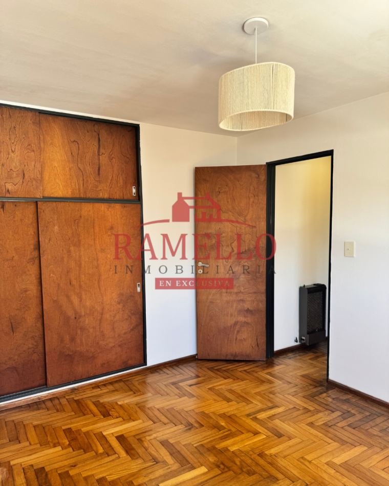 EN VENTA DPTO DE DOS DORMITORIOS CON BALCON - MICROCENTRO 