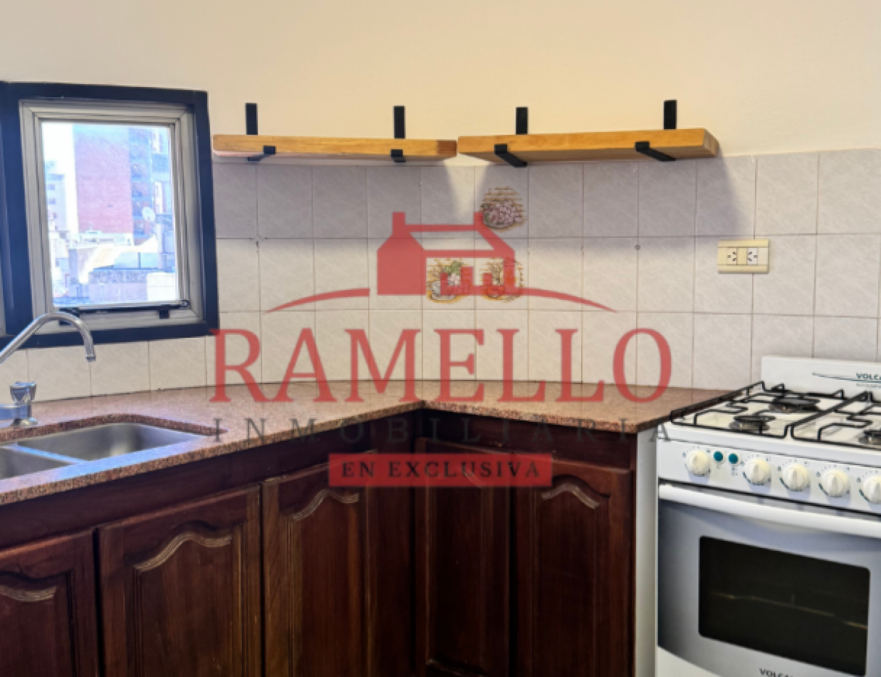 EN VENTA DPTO DE DOS DORMITORIOS CON BALCON - MICROCENTRO 