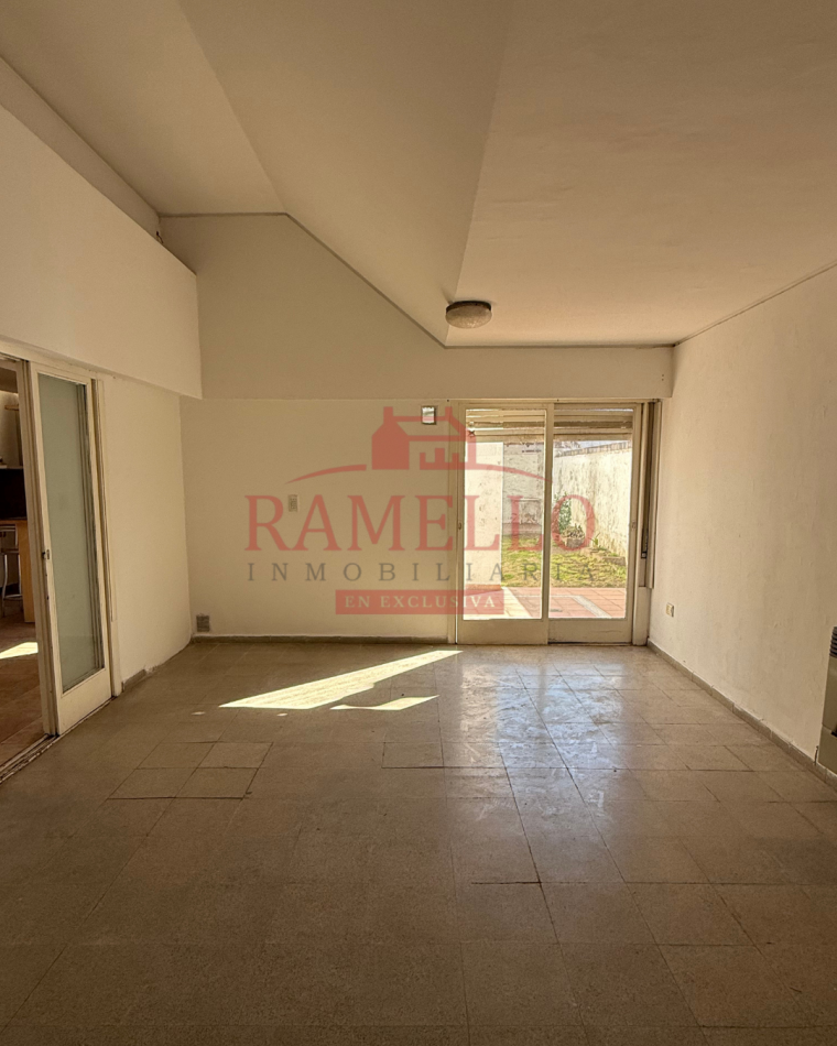 CASA EN VENTA - Tres dormitorios! Apta credito hipotecario 