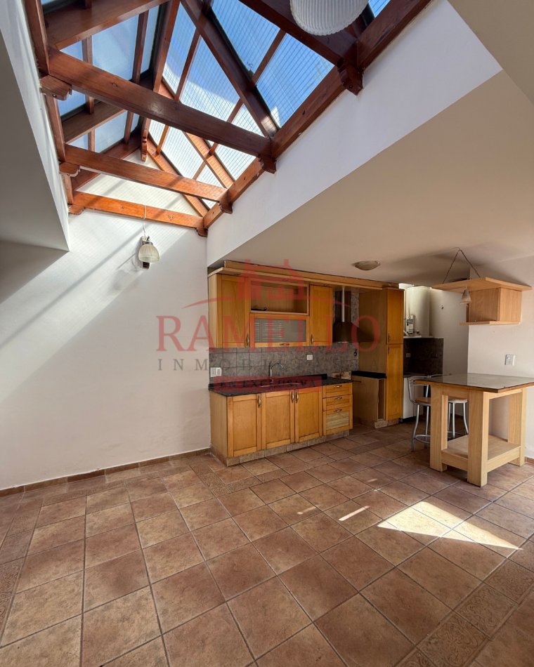 CASA EN VENTA - Tres dormitorios! Apta credito hipotecario 