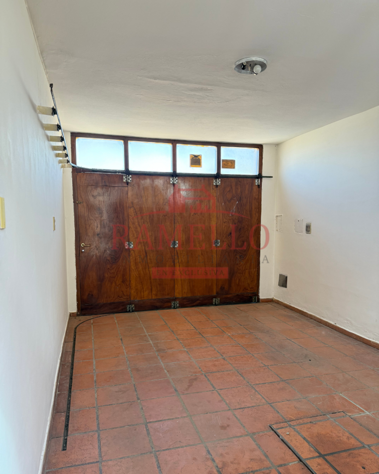 CASA EN VENTA - Tres dormitorios! Apta credito hipotecario 