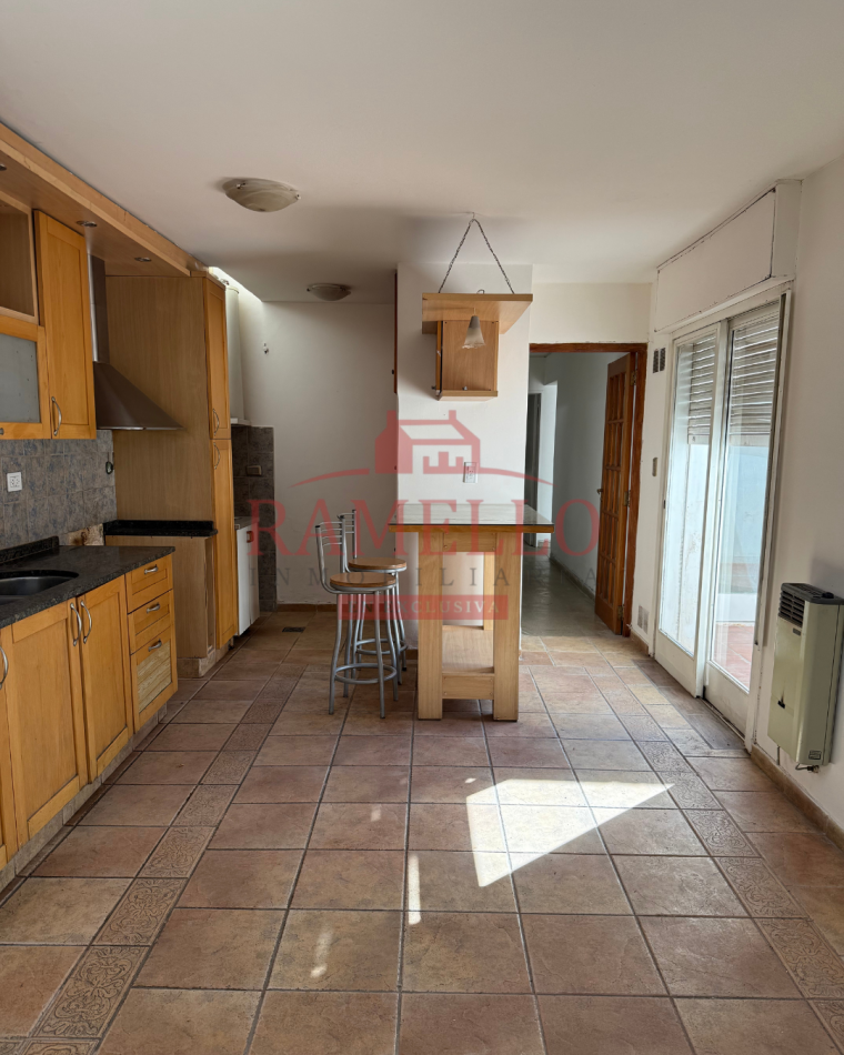 CASA EN VENTA - Tres dormitorios! Apta credito hipotecario 