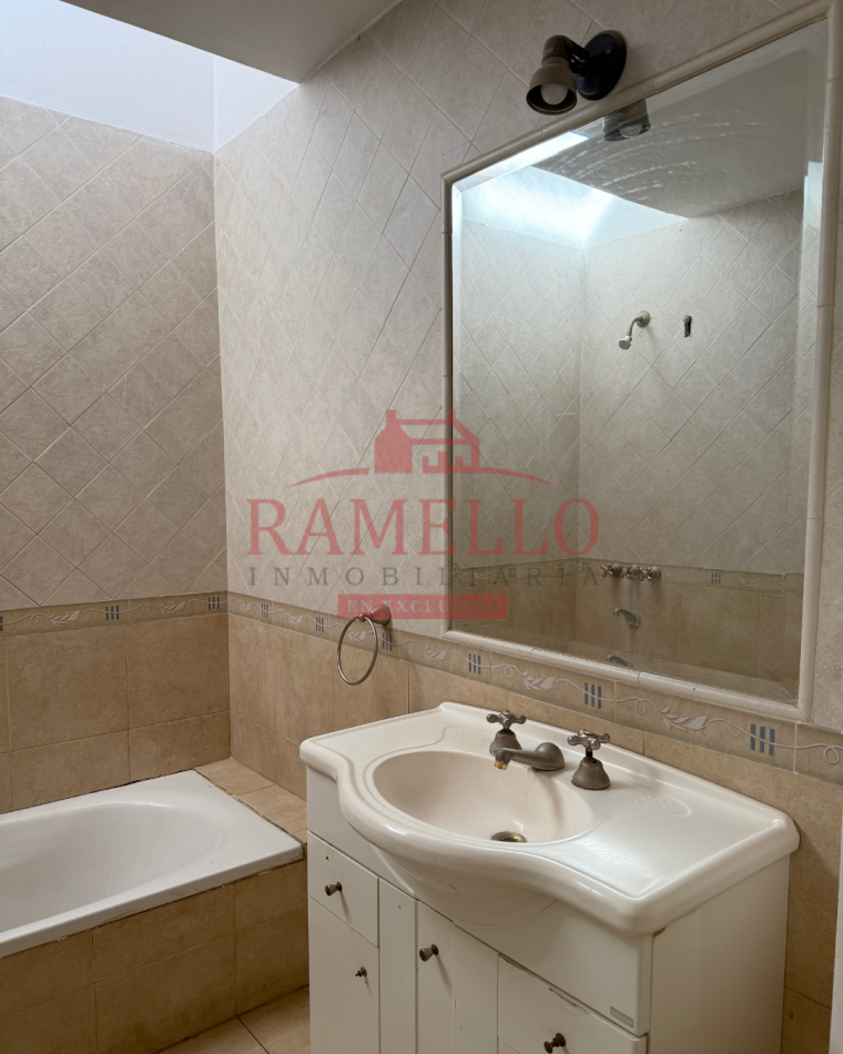 CASA EN VENTA - Tres dormitorios! Apta credito hipotecario 