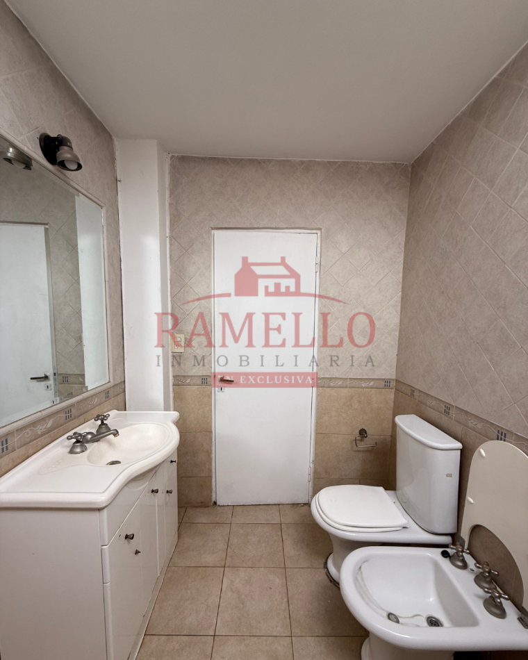 CASA EN VENTA - Tres dormitorios! Apta credito hipotecario 