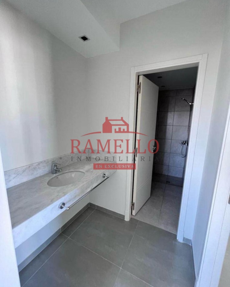 VENDO DPTO DE CATEGORIA! Torre Yrigoyen - Un dormitorio con balcon