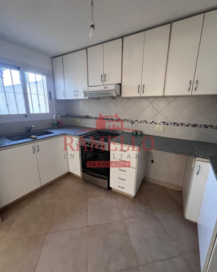 VENDO DUPLEX! Dos dormitorios con cochera