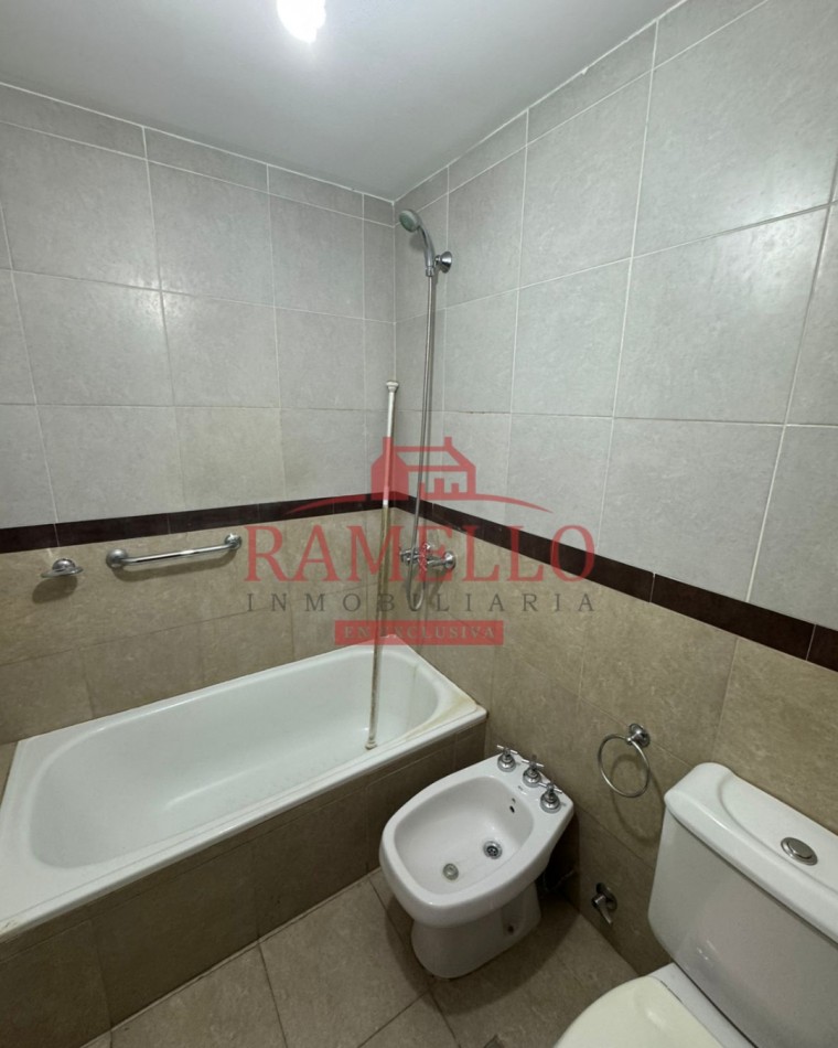 EN VENTA! Dpto de categoria - Dos dormitorios, con balcon y cochera 