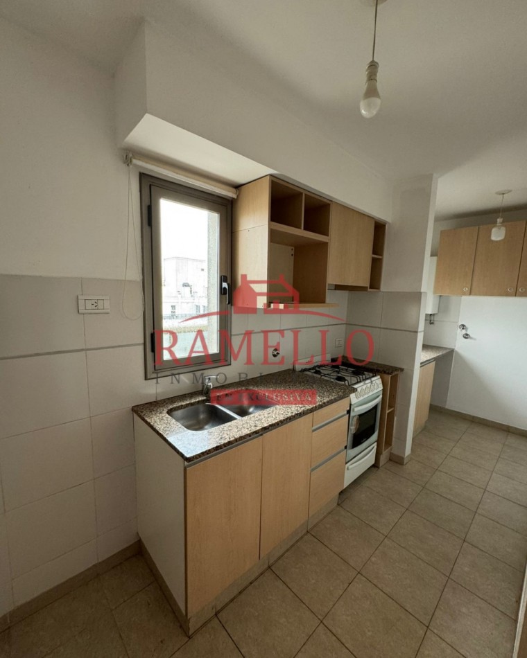 EN VENTA! Dpto de categoria - Dos dormitorios, con balcon y cochera 