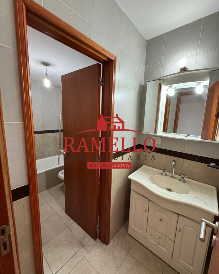 EN VENTA! Dpto de categoria - Dos dormitorios, con balcon y cochera 