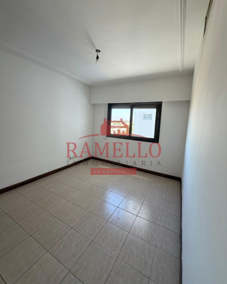 VENDO DPTO - Dos dormitorios con cochera en Torre Hovenia I