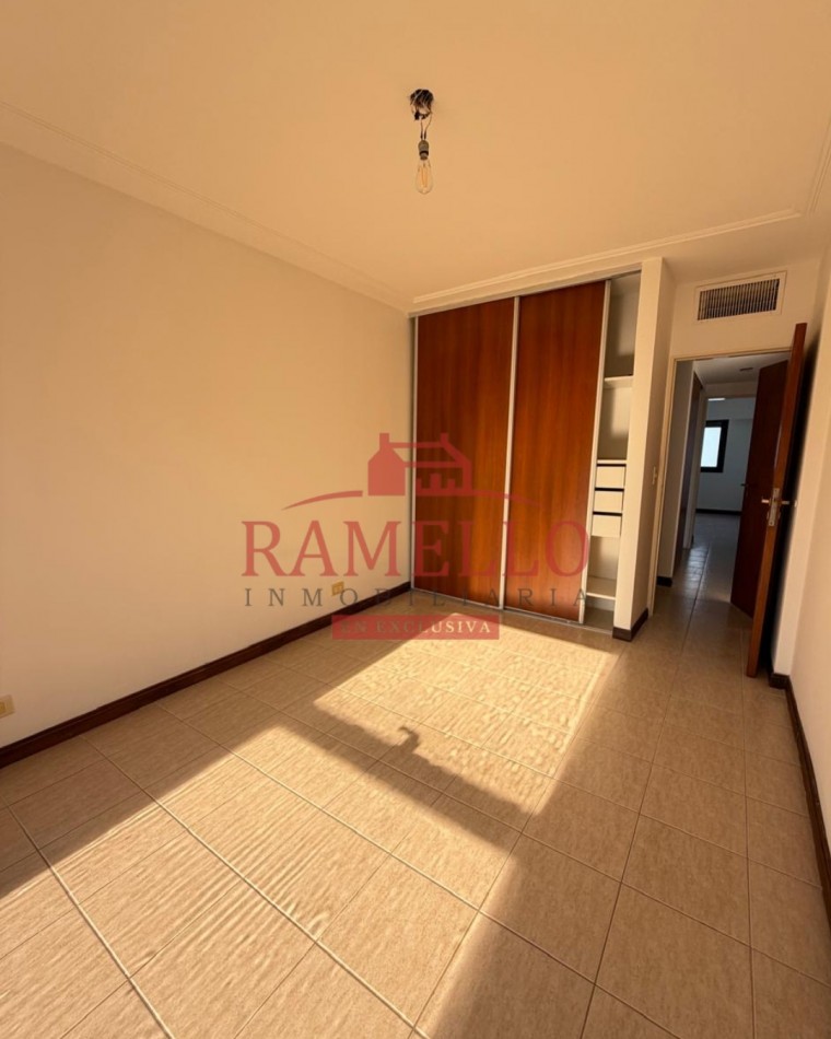 VENDO DPTO - Dos dormitorios con cochera en Torre Hovenia I