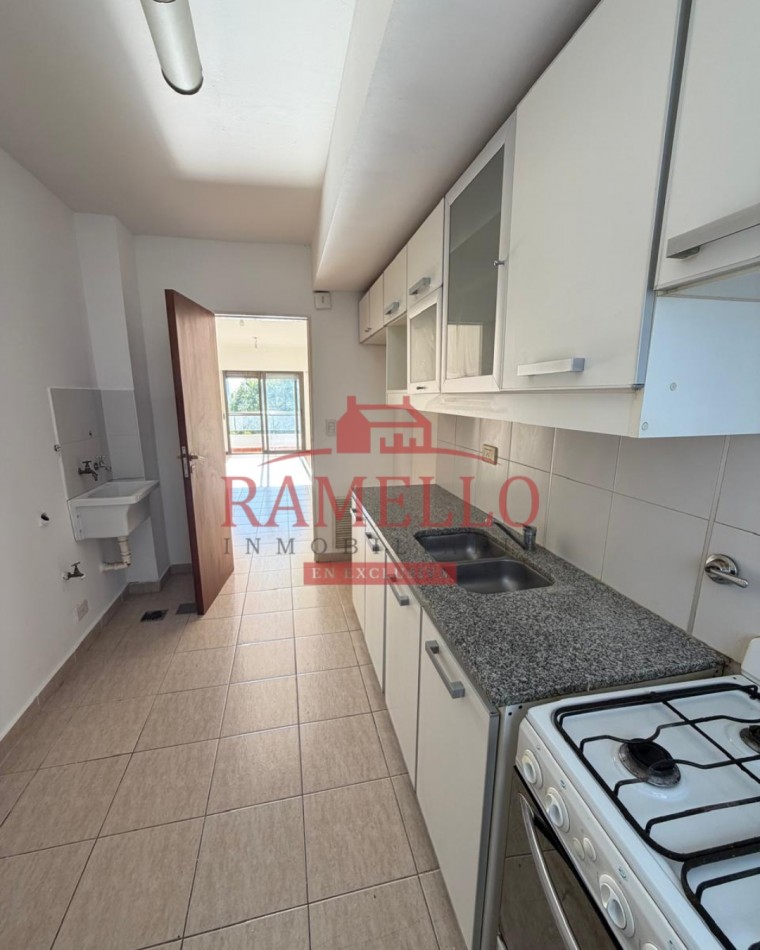 VENDO DPTO - Dos dormitorios con cochera en Torre Hovenia I