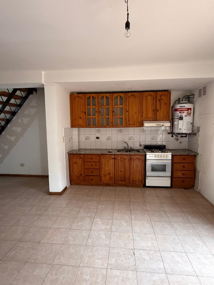 EN ALQUILER - Duplex dos dormitorios con garage y quincho 
