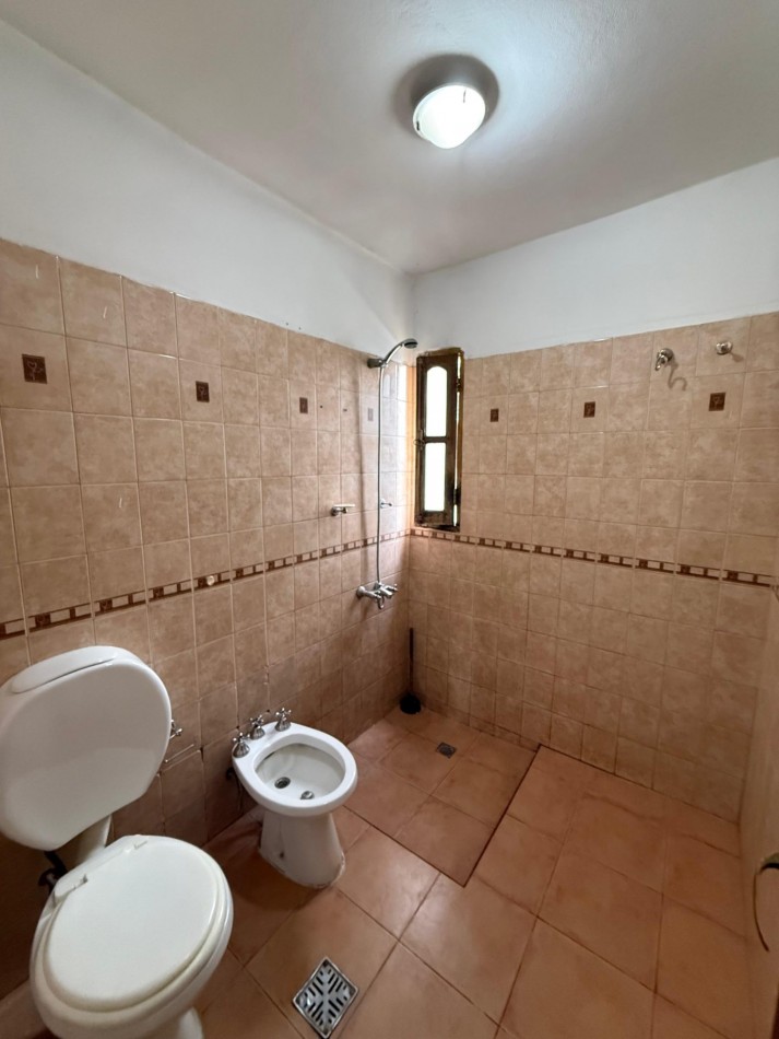 EN ALQUILER - Duplex dos dormitorios con garage y quincho 