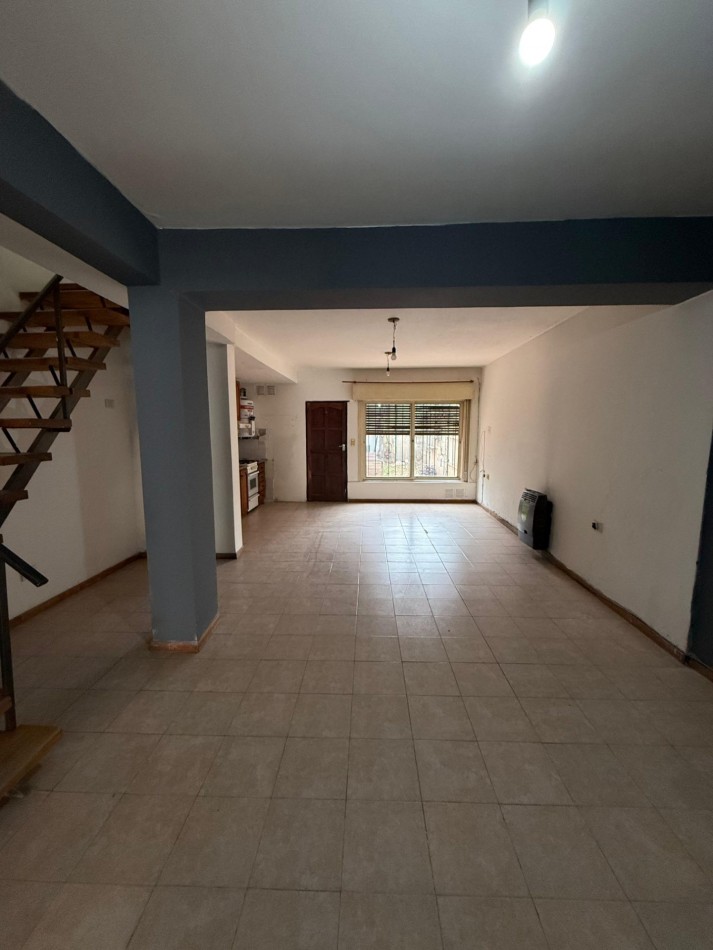 EN ALQUILER - Duplex dos dormitorios con garage y quincho 