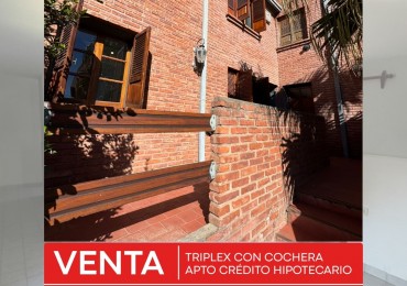 EN VENTA! Amplio triplex con cochera 